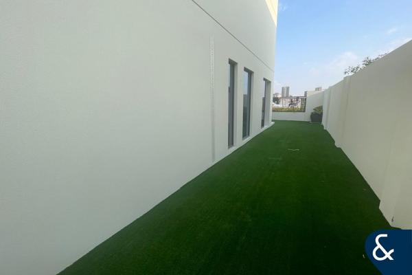 Single Row | Close to Pool | Open Plan